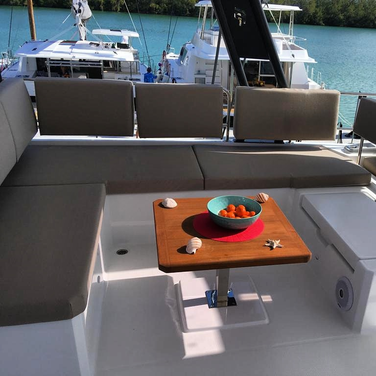 Fountaine Pajot Alegria 67 - flybridge