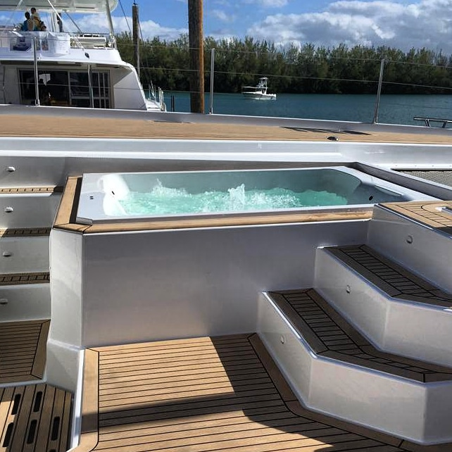 Fountaine Pajot Alegria 67 - jacuzzi on foredeck lounge