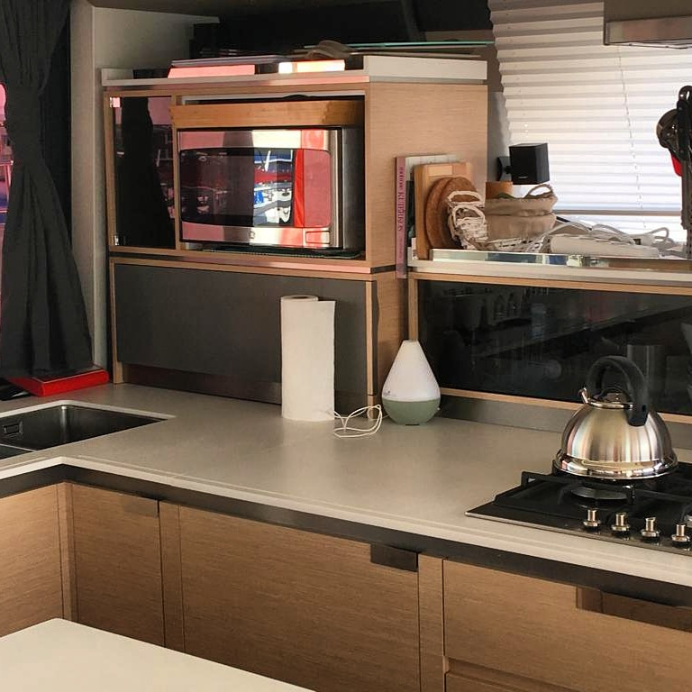 Fountaine Pajot Alegria 67 - galley