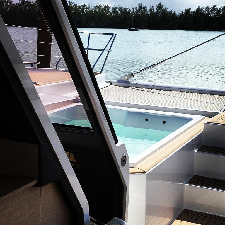 Fountaine Pajot Alegria 67 - sliding door to foredeck