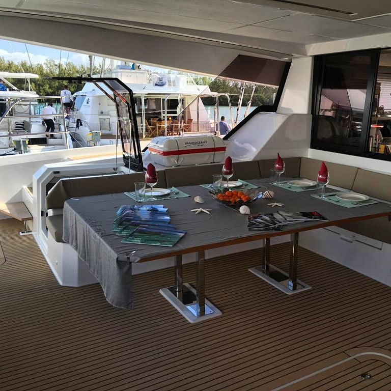 Fountaine Pajot Alegria 67 - cockpit table