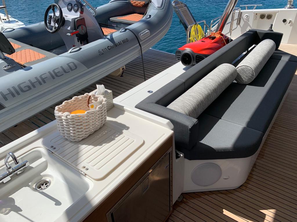 Cockpit Fountaine Pajot POWER 67