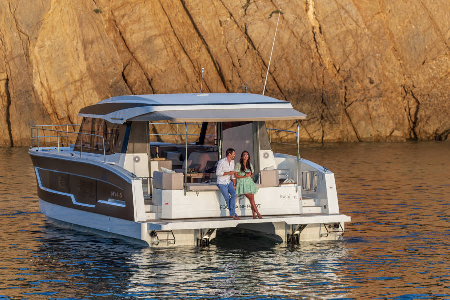 Fountaine Pajot MY 4.S exterior spaces