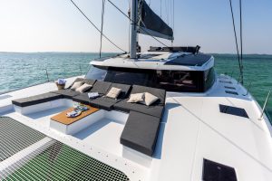 fountaine-pajot-aura-51-exterior-18