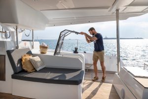 fountaine-pajot-aura-51-exterior-26