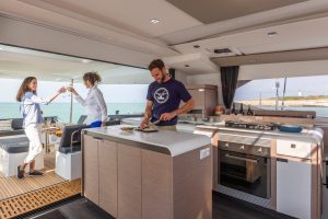 fountaine-pajot-aura-51-exterior-33
