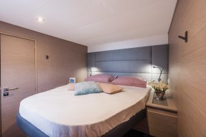 fountaine-pajot-aura-51-interior-10