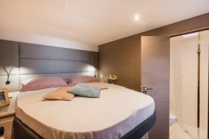 fountaine-pajot-aura-51-interior-12