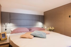 fountaine-pajot-aura-51-interior-13