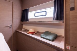 fountaine-pajot-aura-51-interior-16