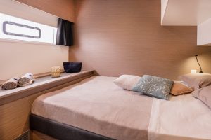 fountaine-pajot-aura-51-interior-17