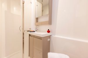 fountaine-pajot-aura-51-interior-19