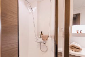 fountaine-pajot-aura-51-interior-5