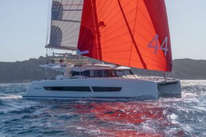 fp44-fountaine-pajot-sailing-1