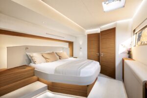 Fountaine-Pajot-Yachts-FPY70S-Master-Cabin-01