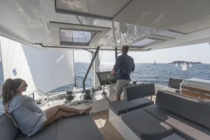 Poste de pilotage du Fountaine Pajot Samana 59 - Vente par le concessionnaire Caribbean Multihulls