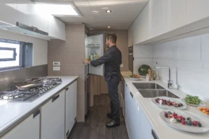 Cuisine de coque du Fountaine Pajot Samana 59 - Vente par le concessionnaire Caribbean Multihulls