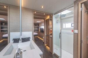 Bathroom of Fountaine Pajot Samana 59 - For sale by yacht dealer Caribbean Multihulls