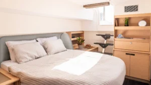 Cabina trasera de Fountaine Pajot FP 51 con el concesionario de yates caribeño Caribbean Multihulls