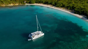 Catamarán a vela Fountaine Pajot FP 51 con el concesionario de yates caribeño Caribbean Multihulls