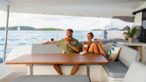Bañera trasera en Fountaine Pajot FP 51 con el concesionario de yates caribeño Caribbean Multihulls
