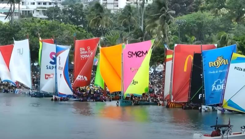 Tour des Yoles regatta - Martinique