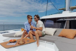 Cabina de proa del catamarán a vela Fountaine Pajot FP48 — a la venta a través del distribuidor de yates Caribbean Multihulls